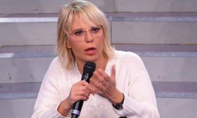 Maria De Filippi nello studio di Uomini e Donne