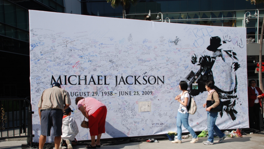 michael jackson muro commemmorativo