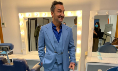 Nicola Savino in un camerino televisivo