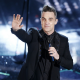 Il cantante inglese Robbie Williams durante un concerto