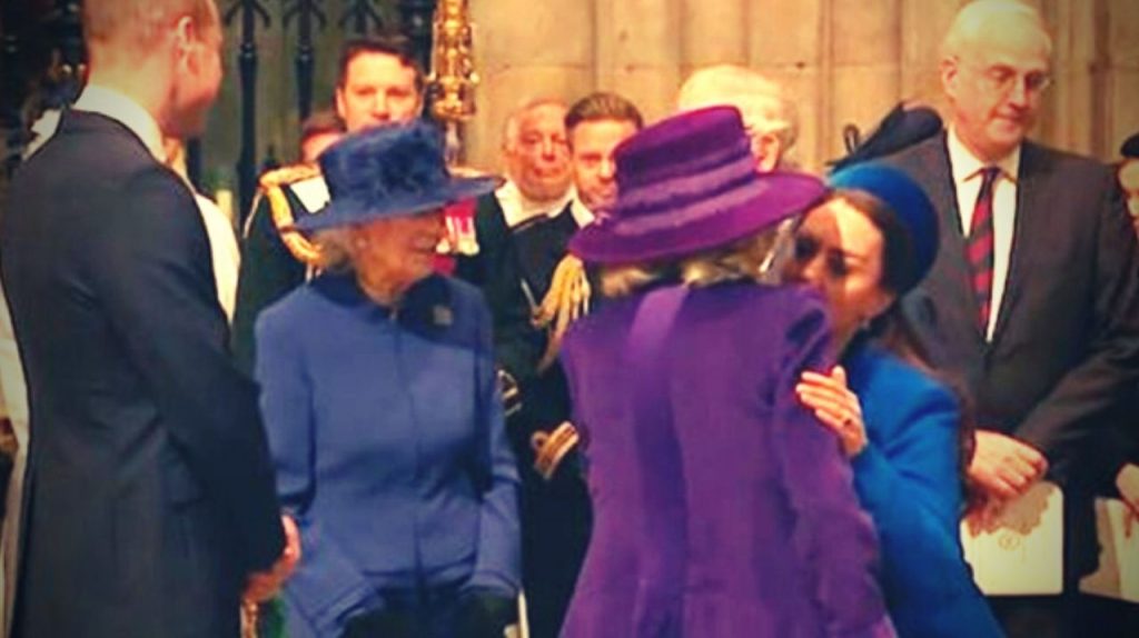 Kate Middleton bacio Camilla