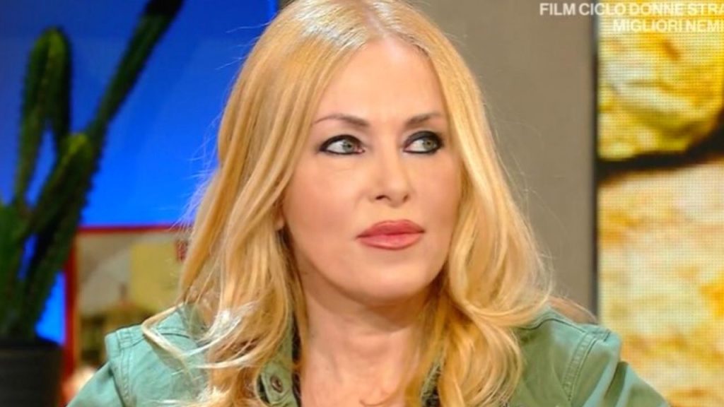 Roberta Bruzzone a Oggi è un altro giorno parla della stalker