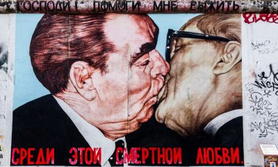 bacio breznev honecker muro di berlino morto autore dmitri vrubel