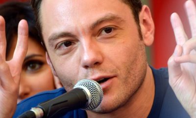 Tiziano Ferro passaporto