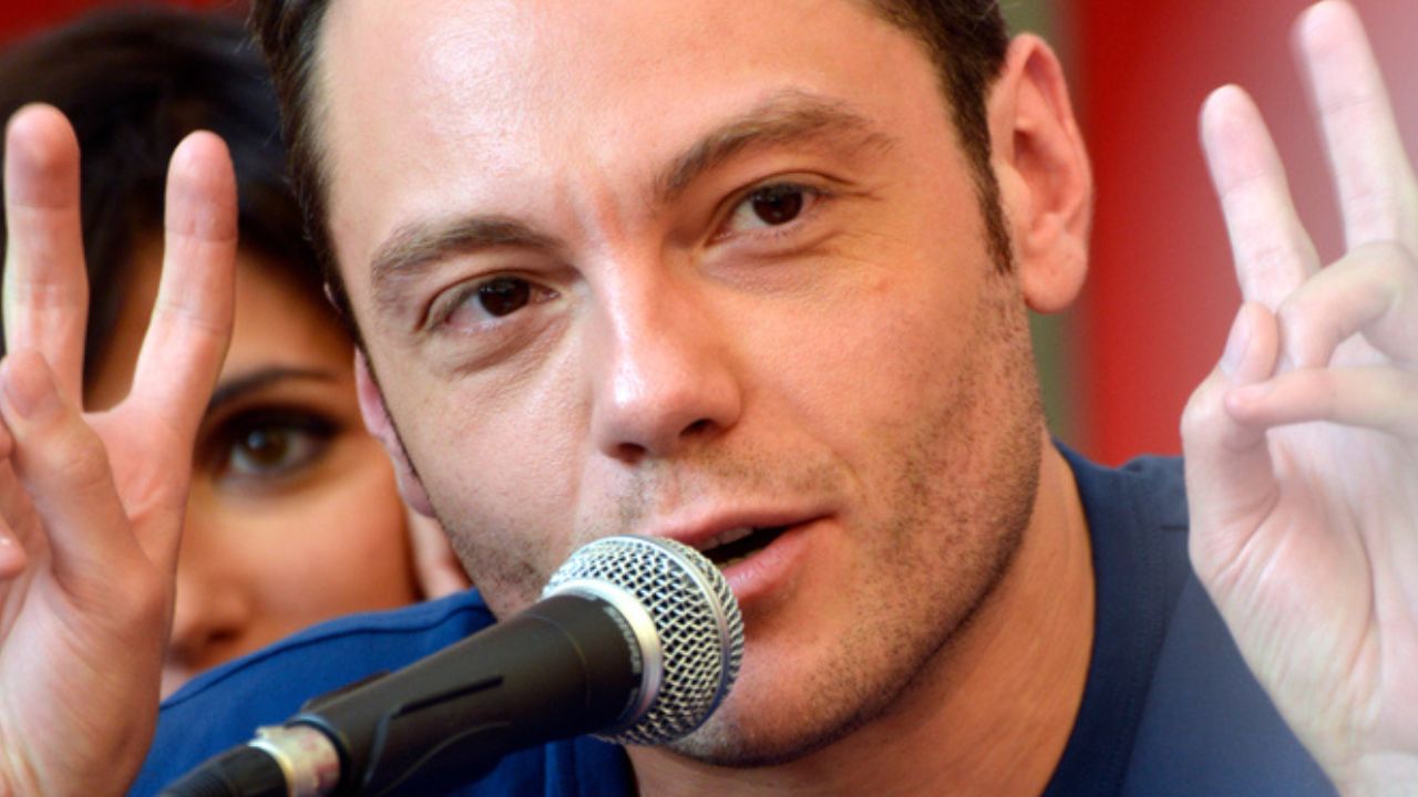 Tiziano Ferro passaporto