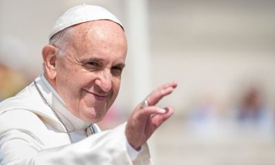 papa francesco scarpe da ginnastica