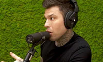 Fedez a Muschio Selvaggio parla di una nave per migranti con la sua faccia sopra