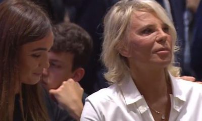 maria de filippi berlusconi vestita bianco