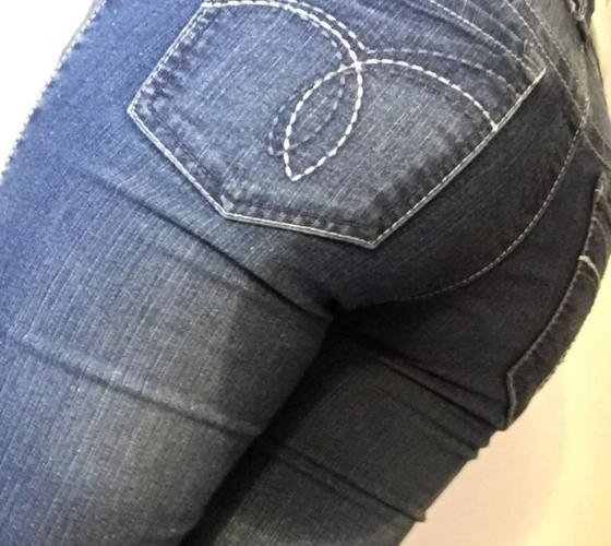 jeans effetto pipì